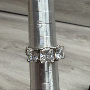 Elegant Sterling Silver Crystal Ring .925